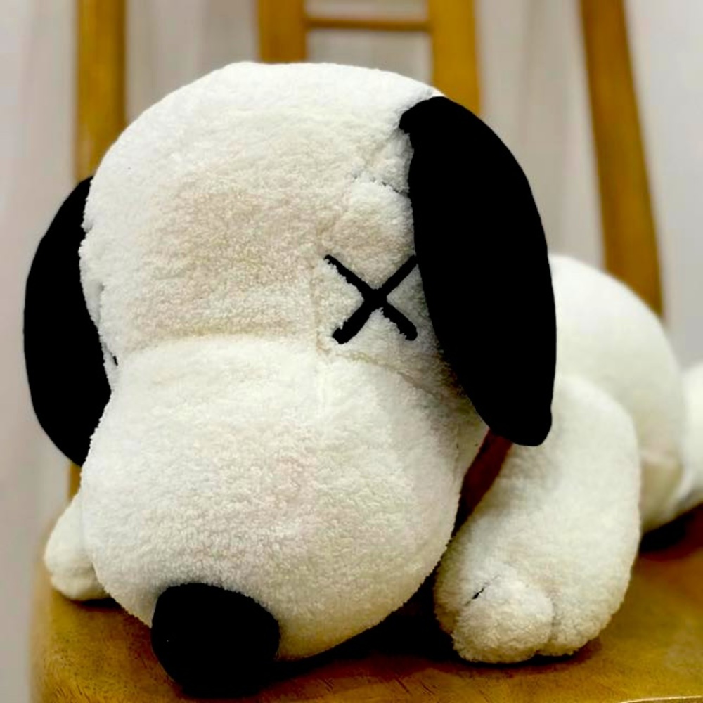 NWT Limited Edition KAWS x UNIQLO x Peanuts Snoopy Plush (Large) - White